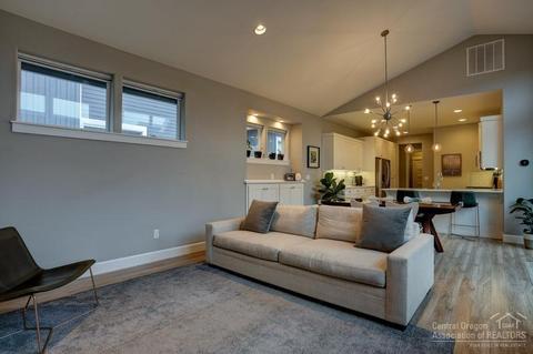 647 NE Vail Ln, Bend, OR 97701 photo 5