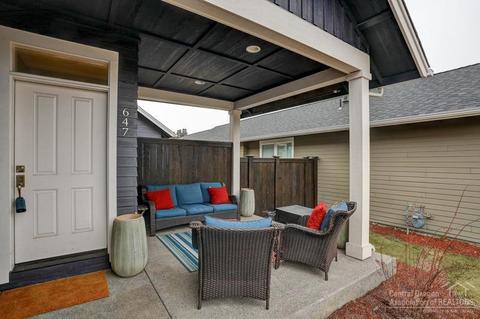 647 NE Vail Ln, Bend, OR 97701 photo 2