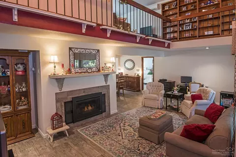20419 Mainline Rd, Bend, OR 97702 photo 2