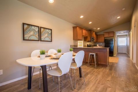 838 N Trinity Way, Sisters, OR 97759 photo 3