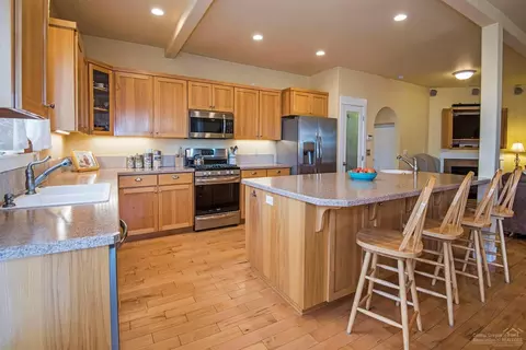 2918 NE Marea Dr, Bend, OR 97701 photo 2