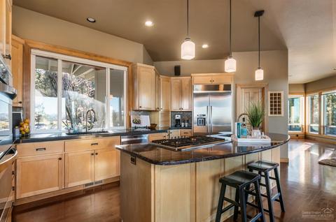 3211 NW Starview Dr, Bend, OR 97703 photo 9