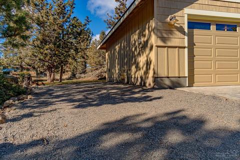 2533 NE Ocker Dr, Bend, OR 97701 photo 2