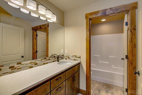 2533 NE Ocker Dr, Bend, OR 97701 photo 4