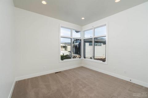 19333 Outrider Loop, Bend, OR 97702 photo 7