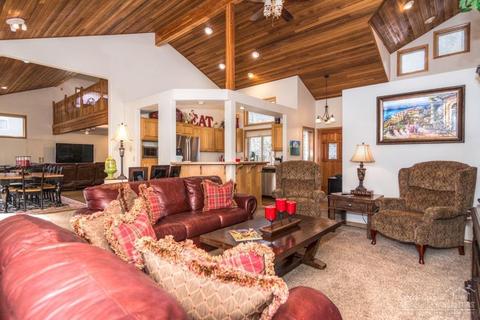 58118 Kinglet Ln, Sunriver, OR 97707 photo 2
