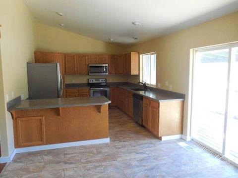 55374 Gross Dr, Bend, OR 97707 photo 3