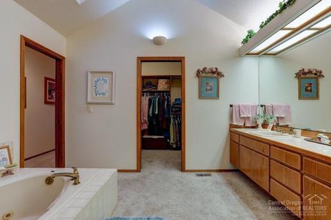 60898 Willow Creek Loop, Bend, OR 97702 photo 16
