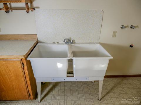 61575 E Lake Dr, Bend, OR 97702 photo 6