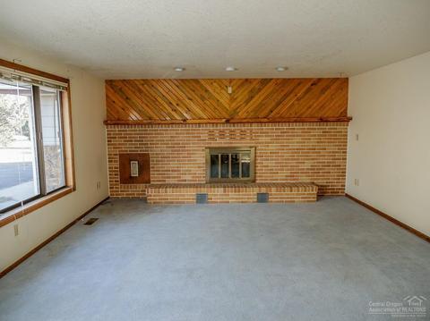 61575 E Lake Dr, Bend, OR 97702 photo 2