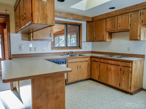 61575 E Lake Dr, Bend, OR 97702 photo 3