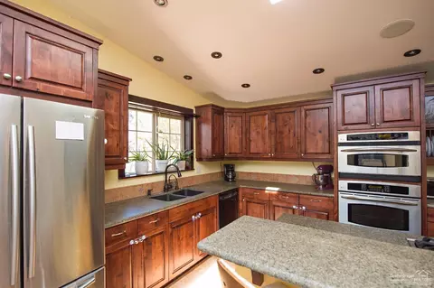 65305 76th St, Bend, OR 97703 photo 7