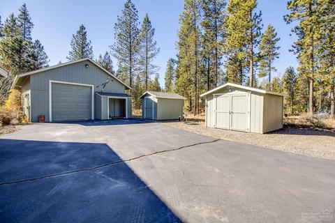 17011 Upland Rd, Bend, OR 97707 photo 2