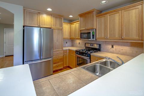 20251 NW Schaeffer Dr, Bend, OR 97703 photo 3