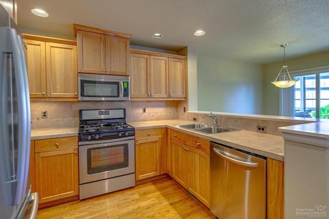 20251 NW Schaeffer Dr, Bend, OR 97703 photo 4