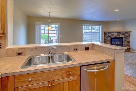 20251 NW Schaeffer Dr, Bend, OR 97703 photo 5