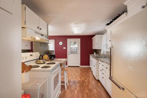 1452 NE 8th St, Bend, OR 97701 photo 4