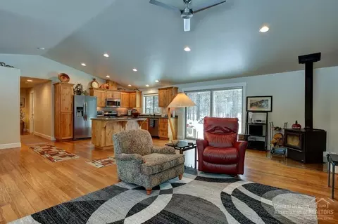 16298 Bear Ln, Bend, OR 97707 photo 4