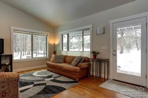 16298 Bear Ln, Bend, OR 97707 photo 2