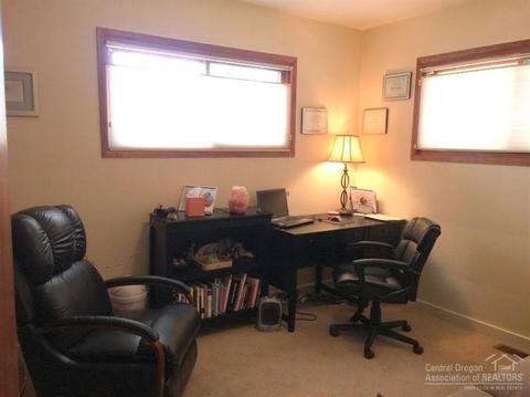 851 NE 8th St, Bend, OR 97701 photo 17