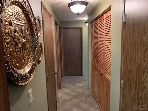 61114 Echo Hollow Rd, Bend, OR 97702 photo 6
