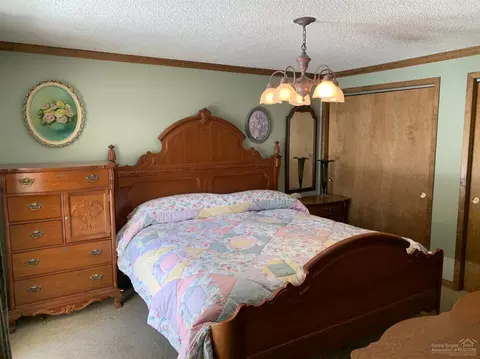 61114 Echo Hollow Rd, Bend, OR 97702 photo 5