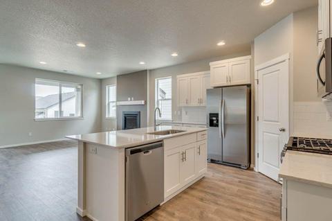 21158 SE Thomas Dr, Bend, OR 97702 photo 4
