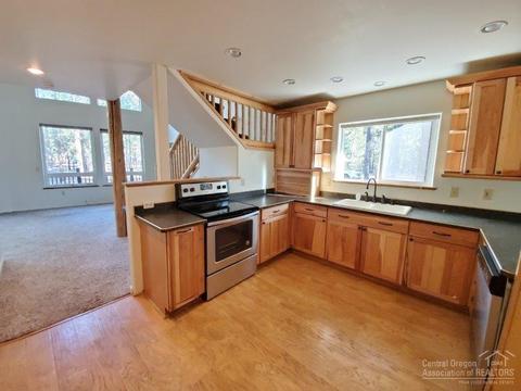 51801 Pine Loop Dr, La Pine, OR 97739 photo 9