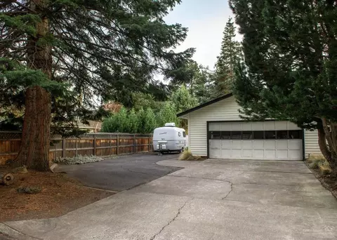 1627 NE Matson Rd NE, Bend, OR 97701 photo 2