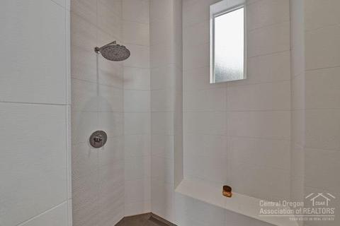 19187 Gateway Loop, Bend, OR 97702 photo 10
