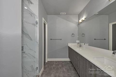 19163 Gateway Loop, Bend, OR 97702 photo 9