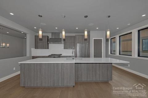 19163 Gateway Loop, Bend, OR 97702 photo 12