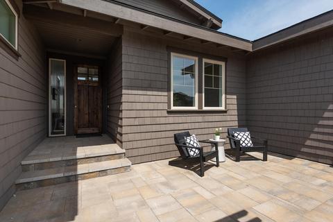 19385 Alianna Loop, Bend, OR 97702 photo 2