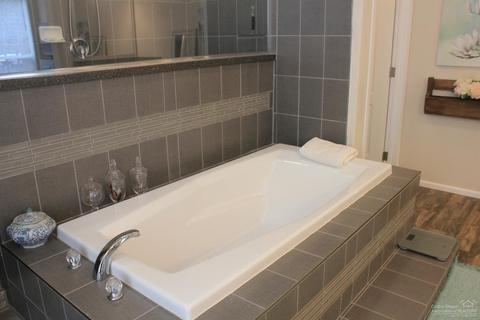 19260 Cherokee Rd, Bend, OR 97702 photo 13
