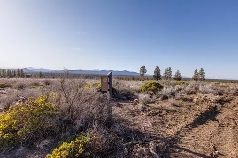 62445 NW Huntsman Loop, Bend, OR 97703 photo 14