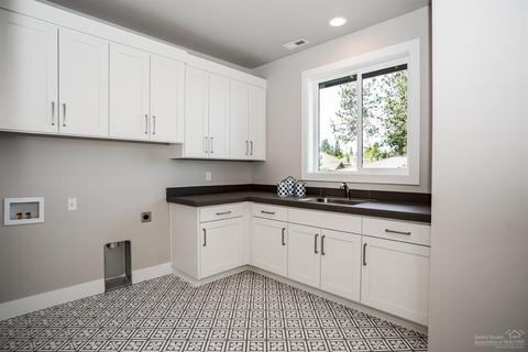 60883 SW Headwaters Loop, Bend, OR 97702 photo 12