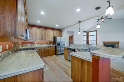 60835 Taralon Pl, Bend, OR 97702 photo 9