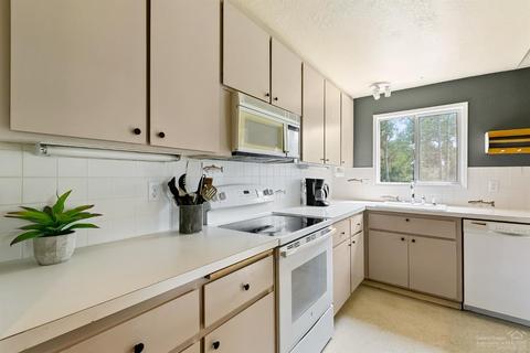19005 Couch Market Rd, Bend, OR 97703 photo 13