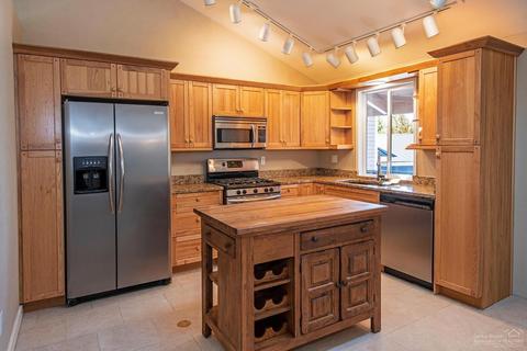 1610 SE Ramsay Rd, Bend, OR 97702 photo 1
