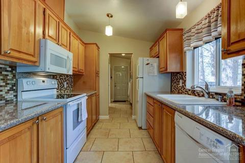 60083 Cheyenne Rd, Bend, OR 97702 photo 5