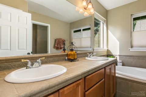 19582 Brookside Way, Bend, OR 97702 photo 10