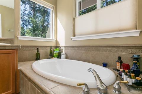 19582 Brookside Way, Bend, OR 97702 photo 11