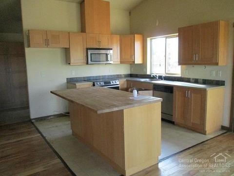 64620 Jan Dr, Bend, OR 97701 photo 8