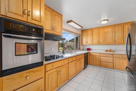 61056 Parrell Rd, Bend, OR 97702 photo 13