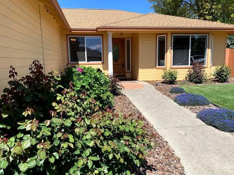 113 Osprey Dr, Eagle Point, OR 97524 photo 2