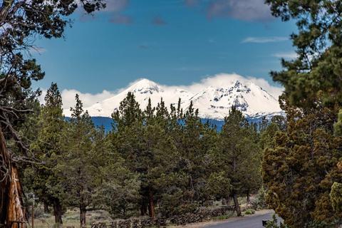 21916 Katie Dr, Bend, OR 97701 photo 3