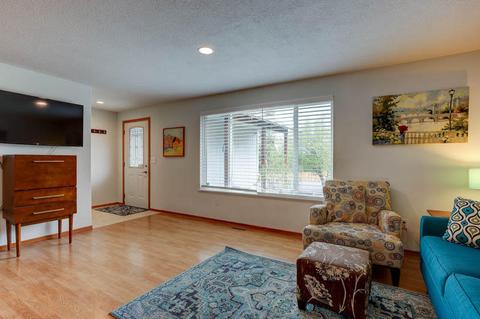 56685 Stellar Dr, Bend, OR 97707 photo 2