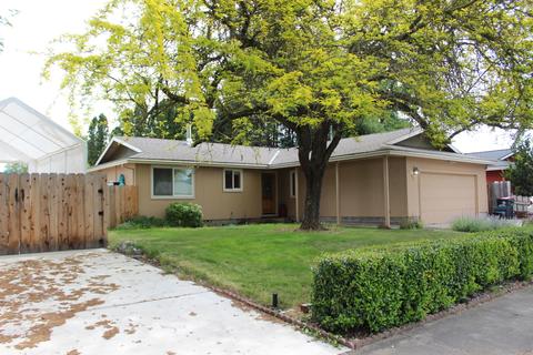 1115 Freeman Rd, Central Point, OR 97502 photo 2