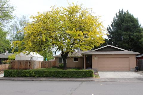1115 Freeman Rd, Central Point, OR 97502 photo 3
