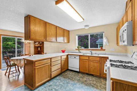 905 NE Locksley Dr, Bend, OR 97701 photo 8